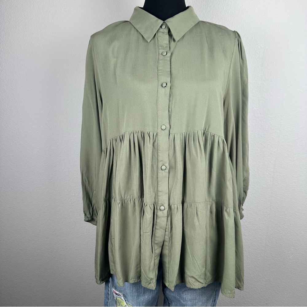 She and Sky Tiered Button Up Blouse Womens Size Large Olive Green Collared Top